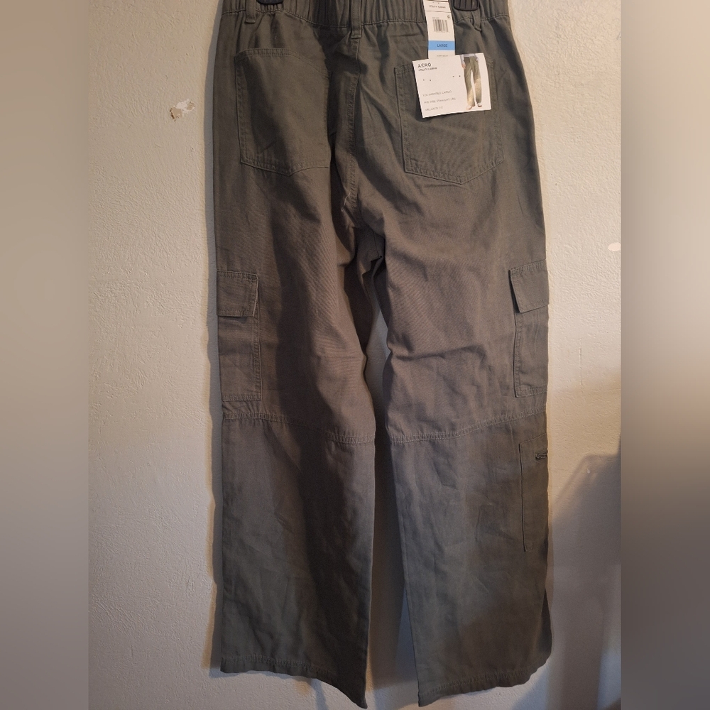 NWT Aeropostale Women's Olive Cargo Pants - Picture 4 of 5